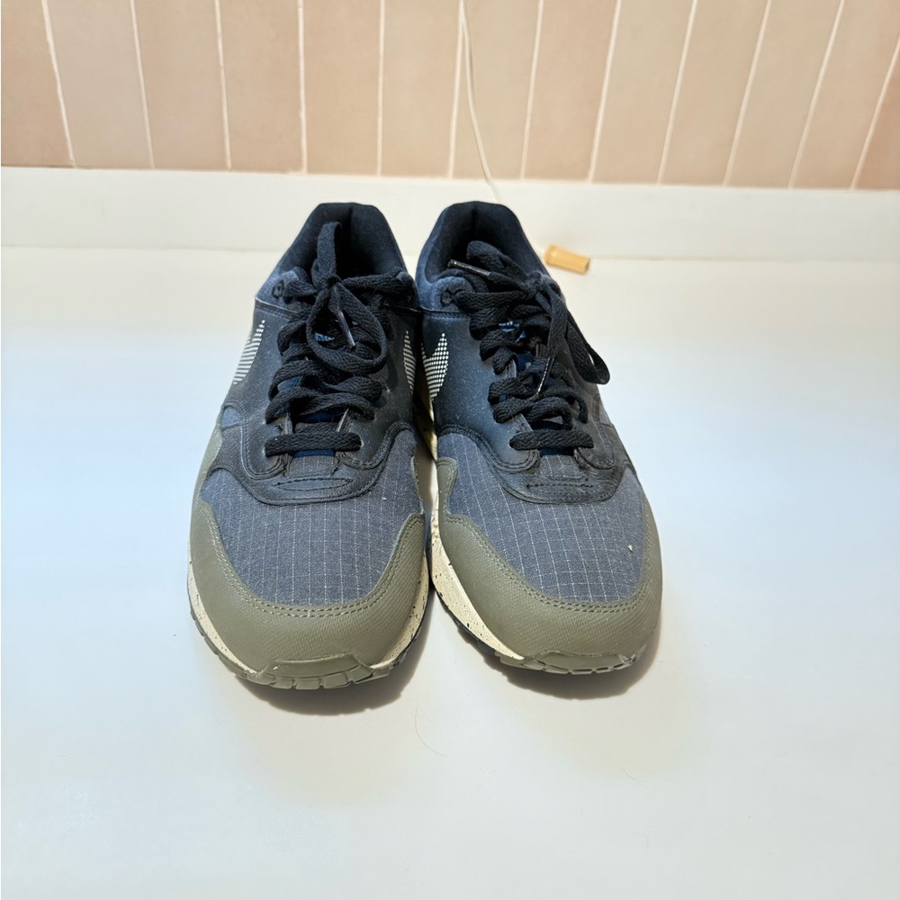 Nike Air Max 1 in Medium Olive